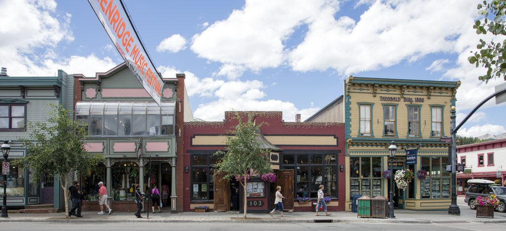 Exploring the Arts & Culture Scene in Breckenridge: Galleries, Events, Music & Creative Spaces
